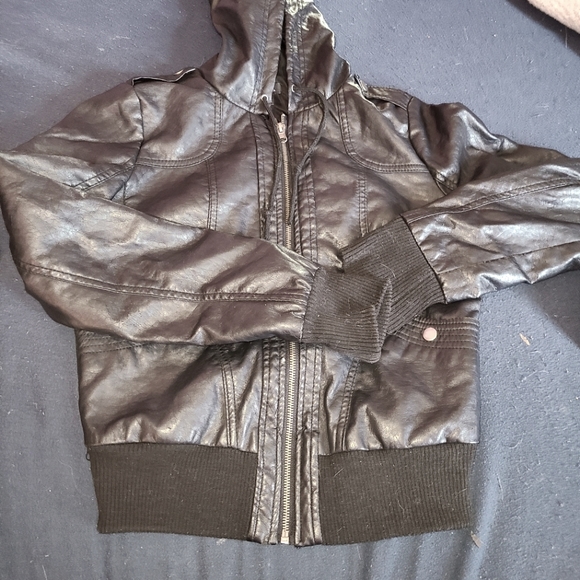 Leather jacket - Picture 2 of 2